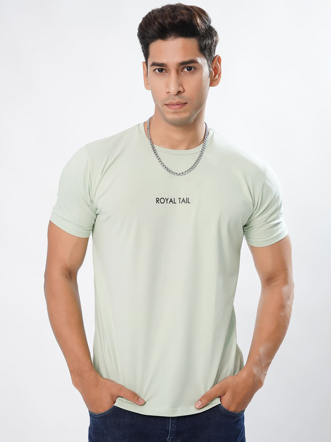 

ROYALTAIL Men Typography Raw Edge T-shirt, Brown