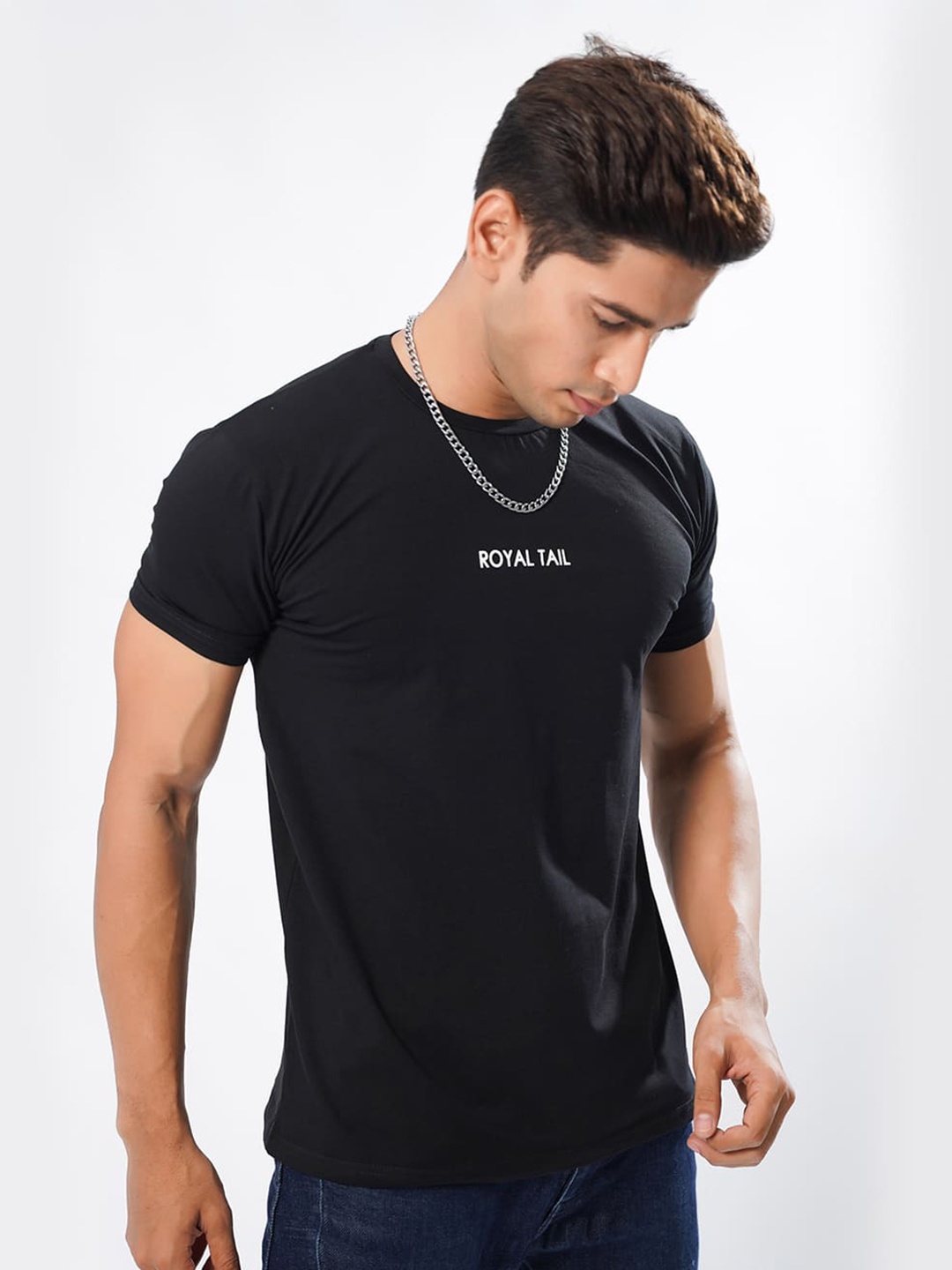 

ROYALTAIL Men Solid Round Neck T-shirt, Black