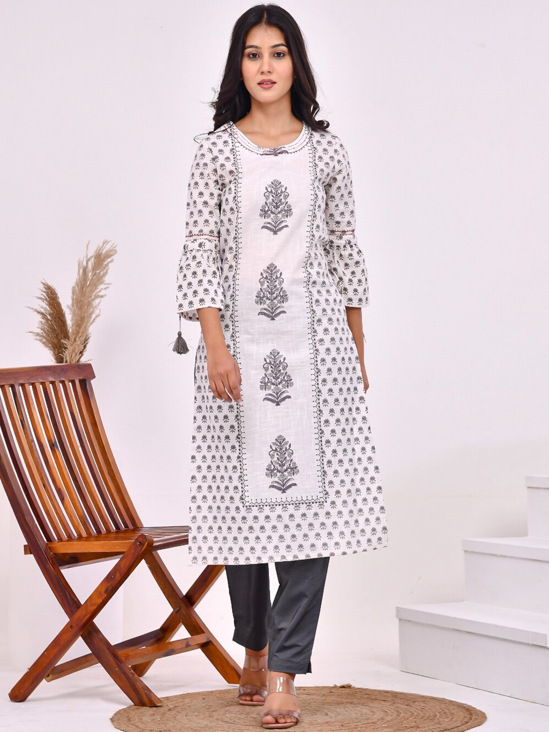 

Aspriya Floral Printed Bell Sleeves Sequinned Cotton Straight Kurta, Off white