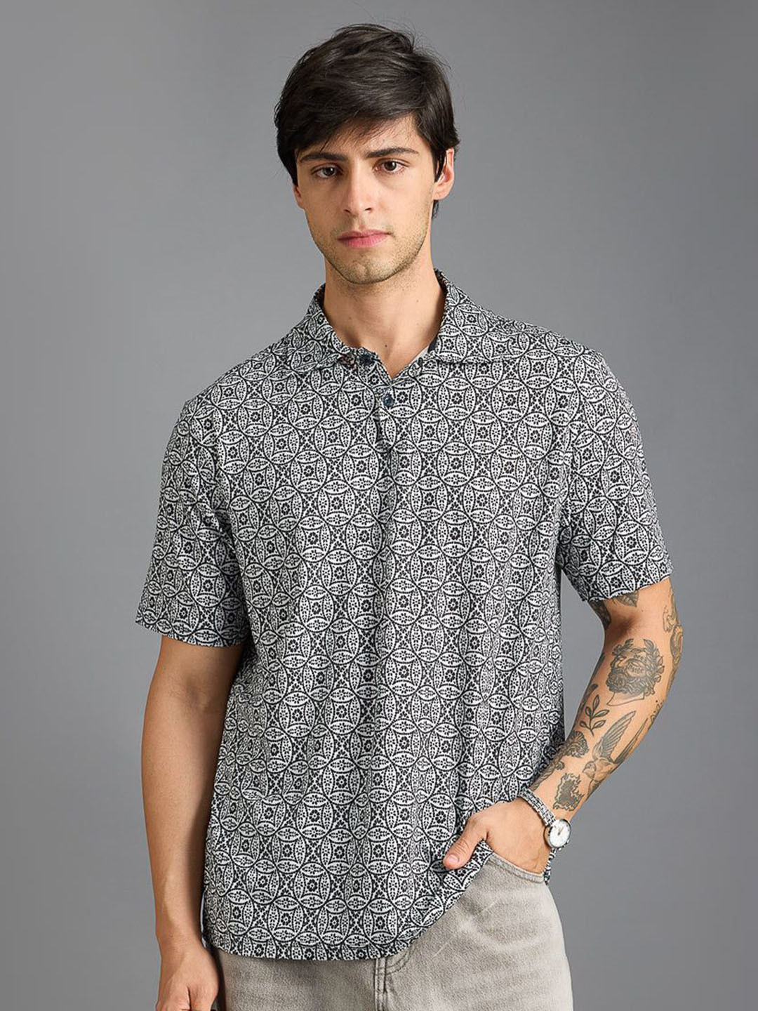 

FREAKINS Men Geometric Printed Polo Collar T-shirt, Grey