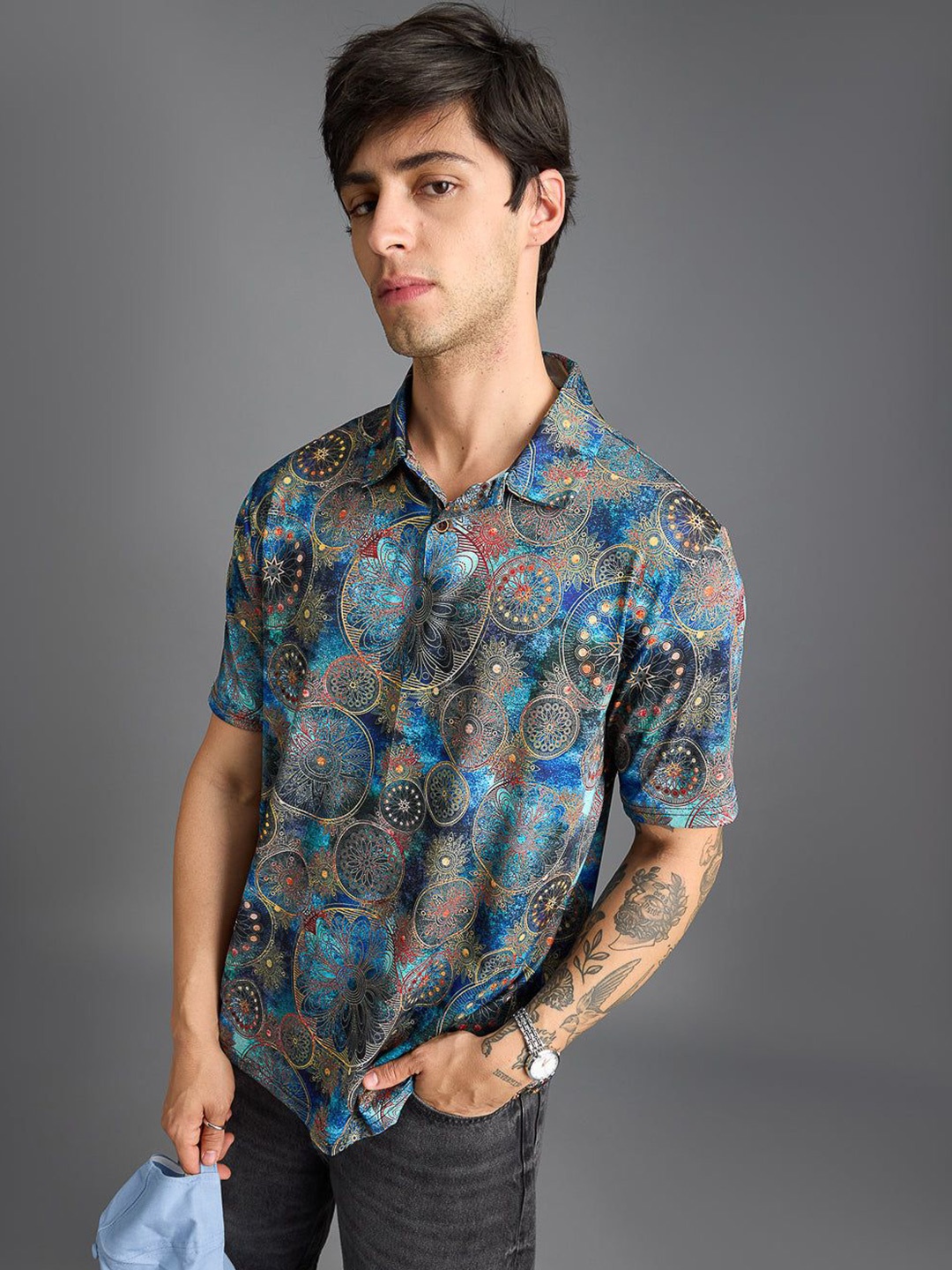 

FREAKINS Men Printed V-Neck Pockets T-shirt, Blue