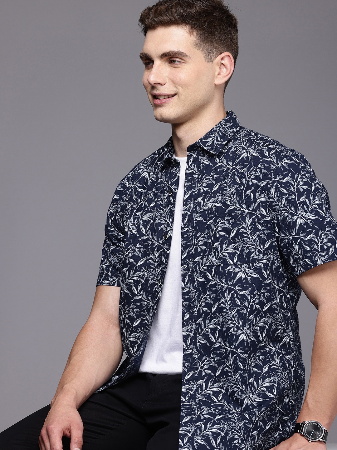 

Allen Solly Classic Fit Floral Printed Cutaway Collar Pure Cotton Casual Shirt, Navy blue