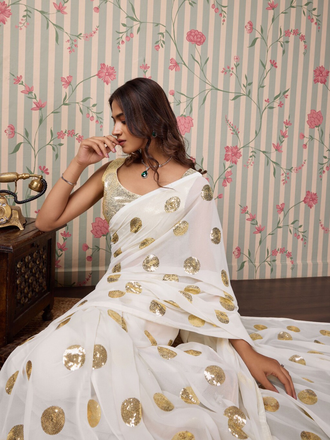 

Ode by House of Pataudi Embellished Sequinned Poly Georgette Saree, White