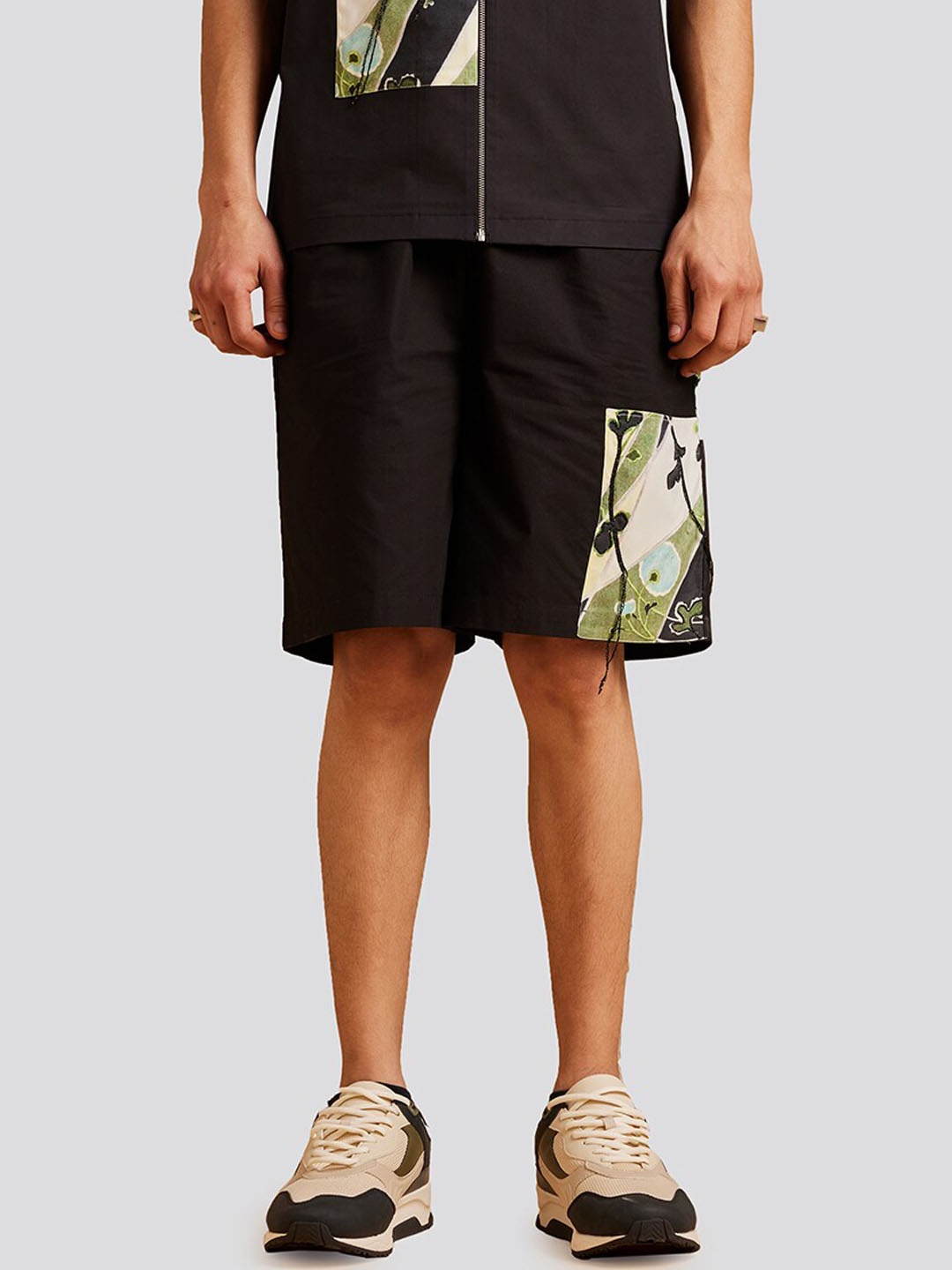 

Muvazo Printed Shirt With Shorts Co-Ords, Black