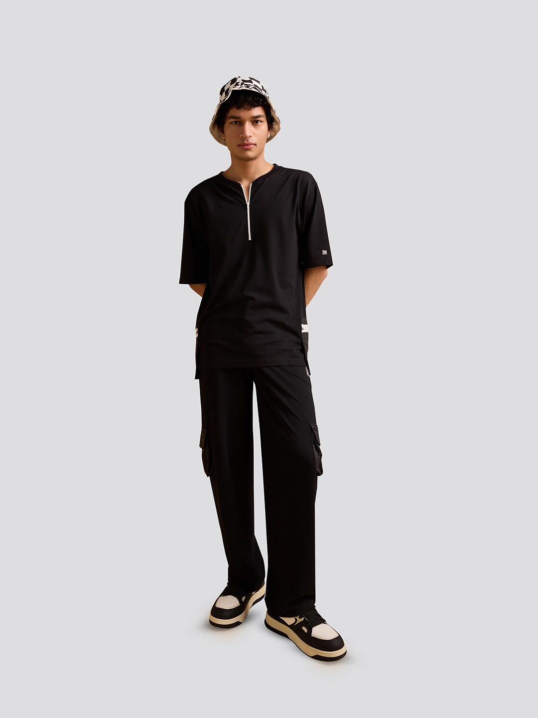 

Muvazo Men Henley Neck Extended Sleeves Pockets T-shirt, Black