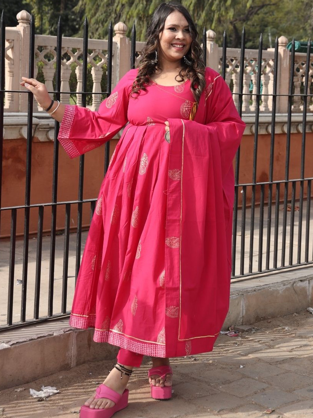 

Swadeshi Shringaar Women Ethnic Motifs Printed Cotton Kurta with Trousers & With Dupatta, Pink