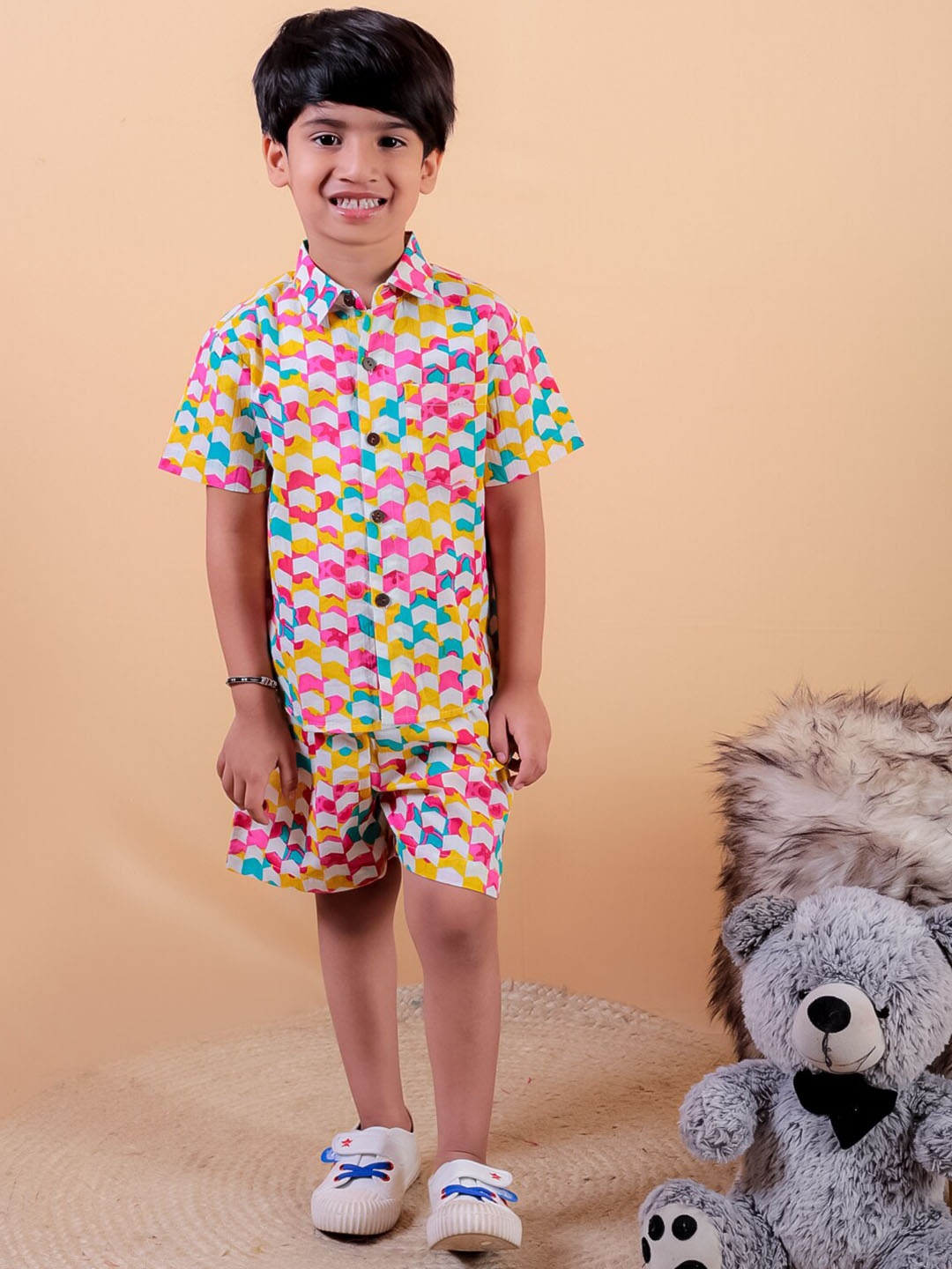 

UNBIND Printed Shirt With Shorts Co-Ords, Pink