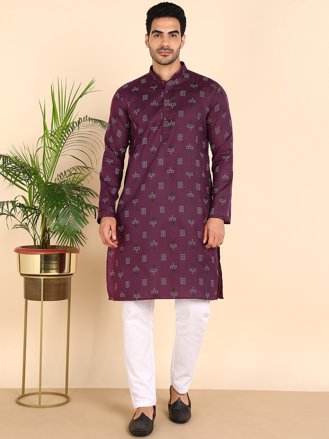 

Anouk Geometric Printed Regular Kurta with Pyjamas, Purple