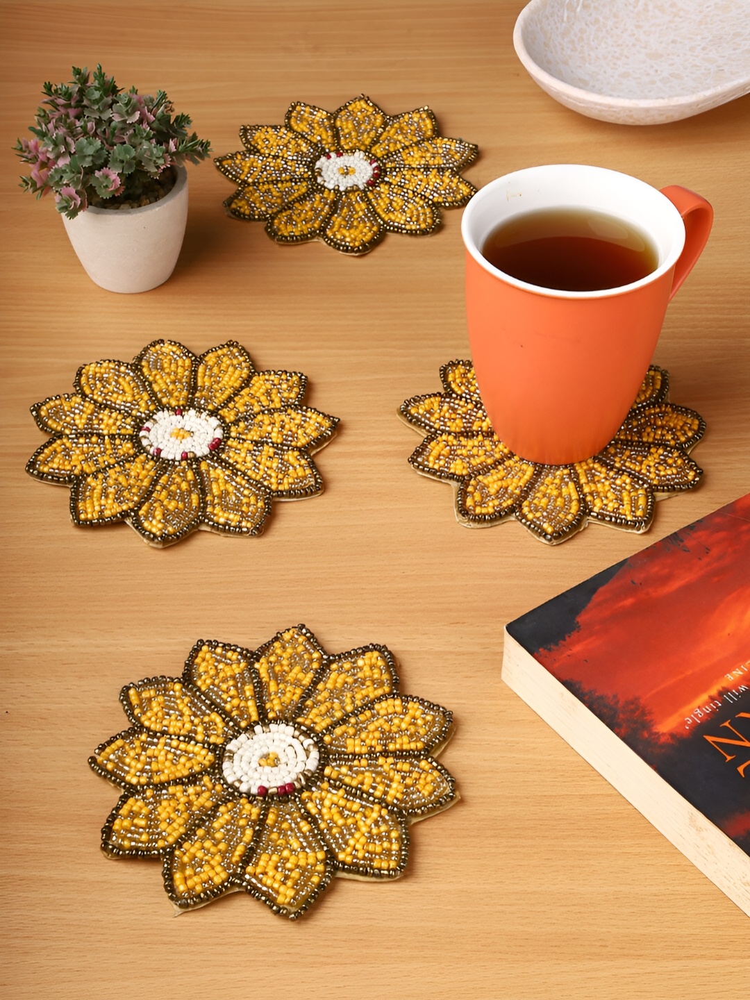 

AIVIK 4-Pcs Yellow & White Embellished Floral Coasters