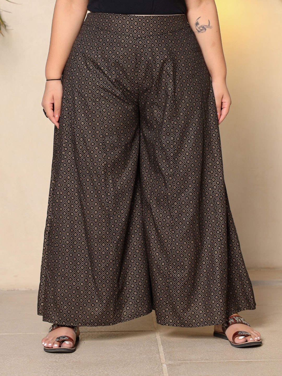 

Juniper Women Geometric Printed Flared Palazzos, Black