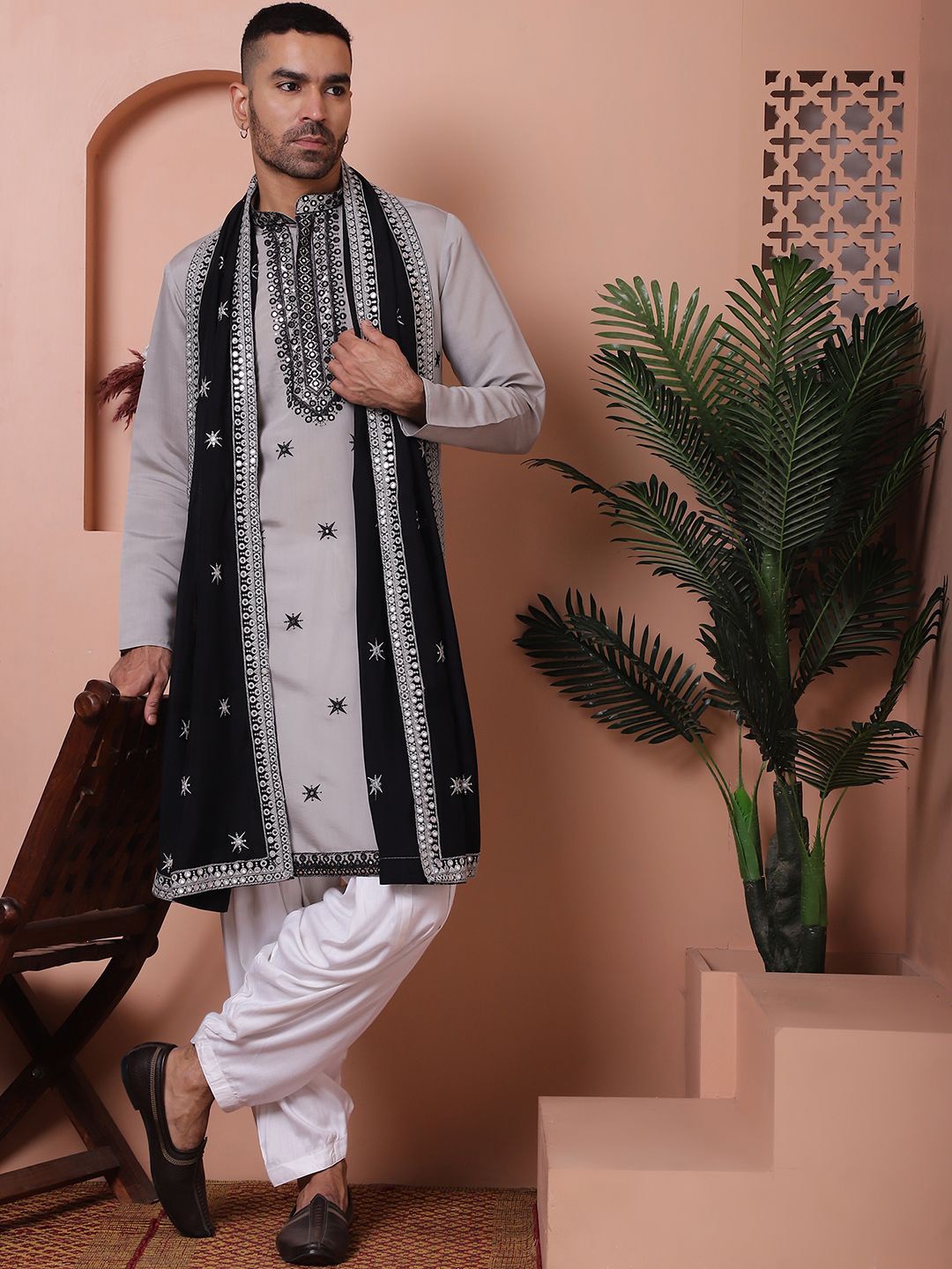 

Jompers Embroidered Mandarin Collar Long Sleeves Kurta with Salwar & Dupatta, Grey