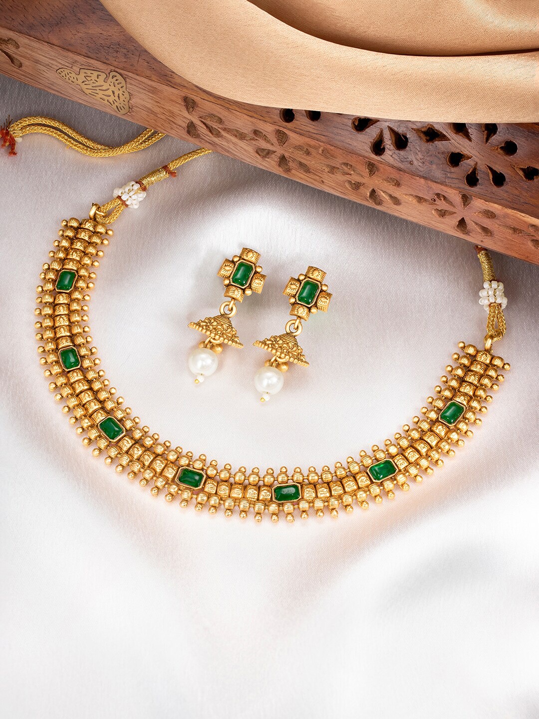 

Peora Gold-Plated Artificial Stones Jewellery Set