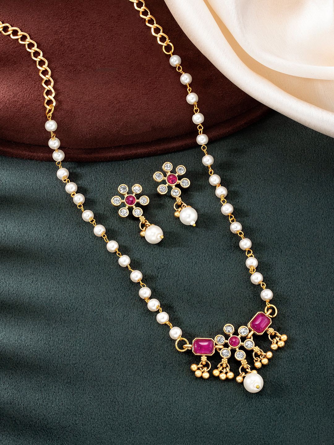 

Peora Gold Plated Stones Studded & Pearls Beaded Jewellery Set