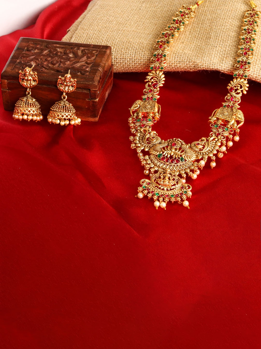 

Adwitiya Collection Gold Plated Stones Studded & Pearls Beaded Jewellery Set