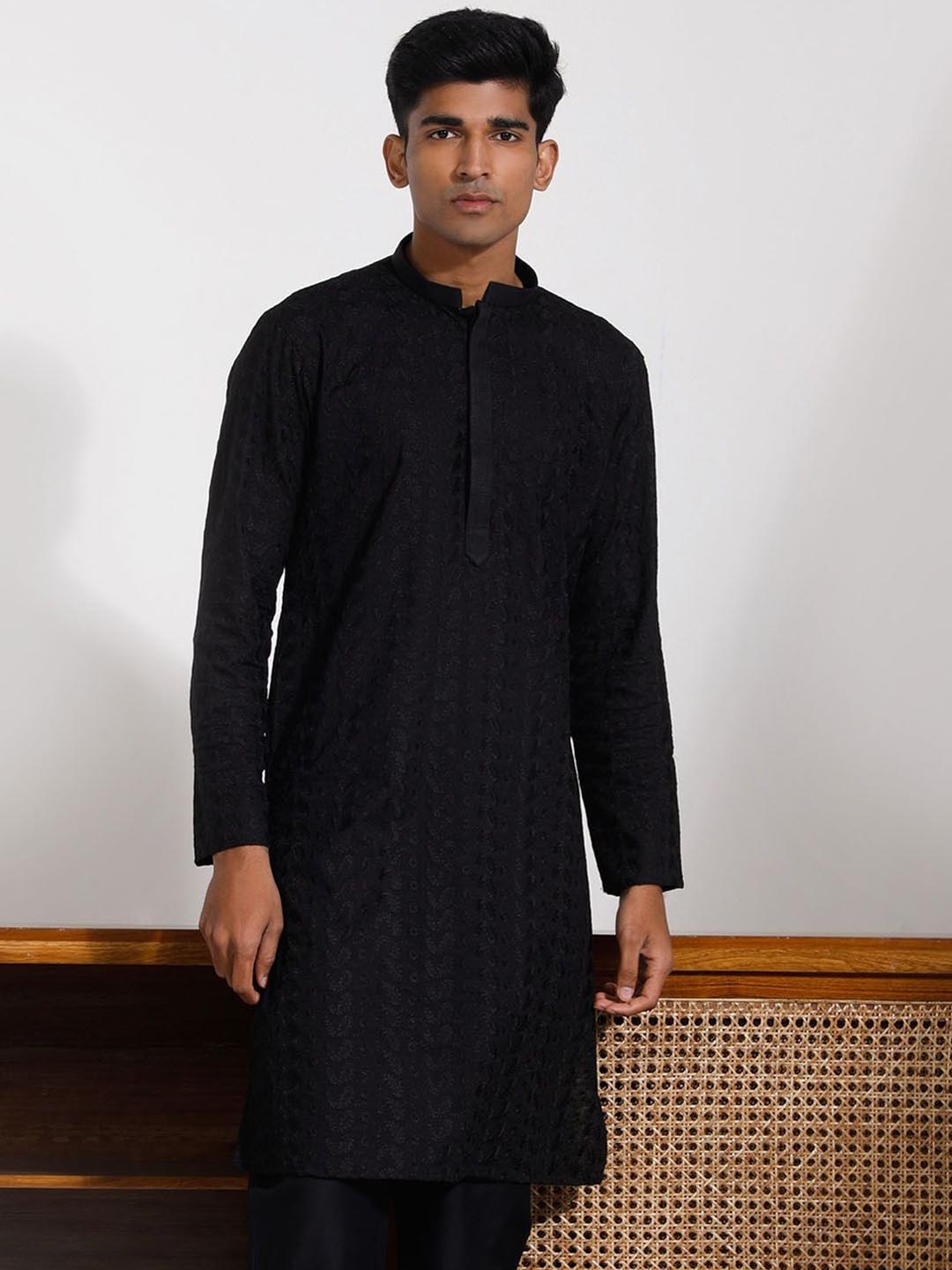 

VASTRAMAY Paisley Embroidered Mandarin Collar Thread Work Straight Kurta, Black