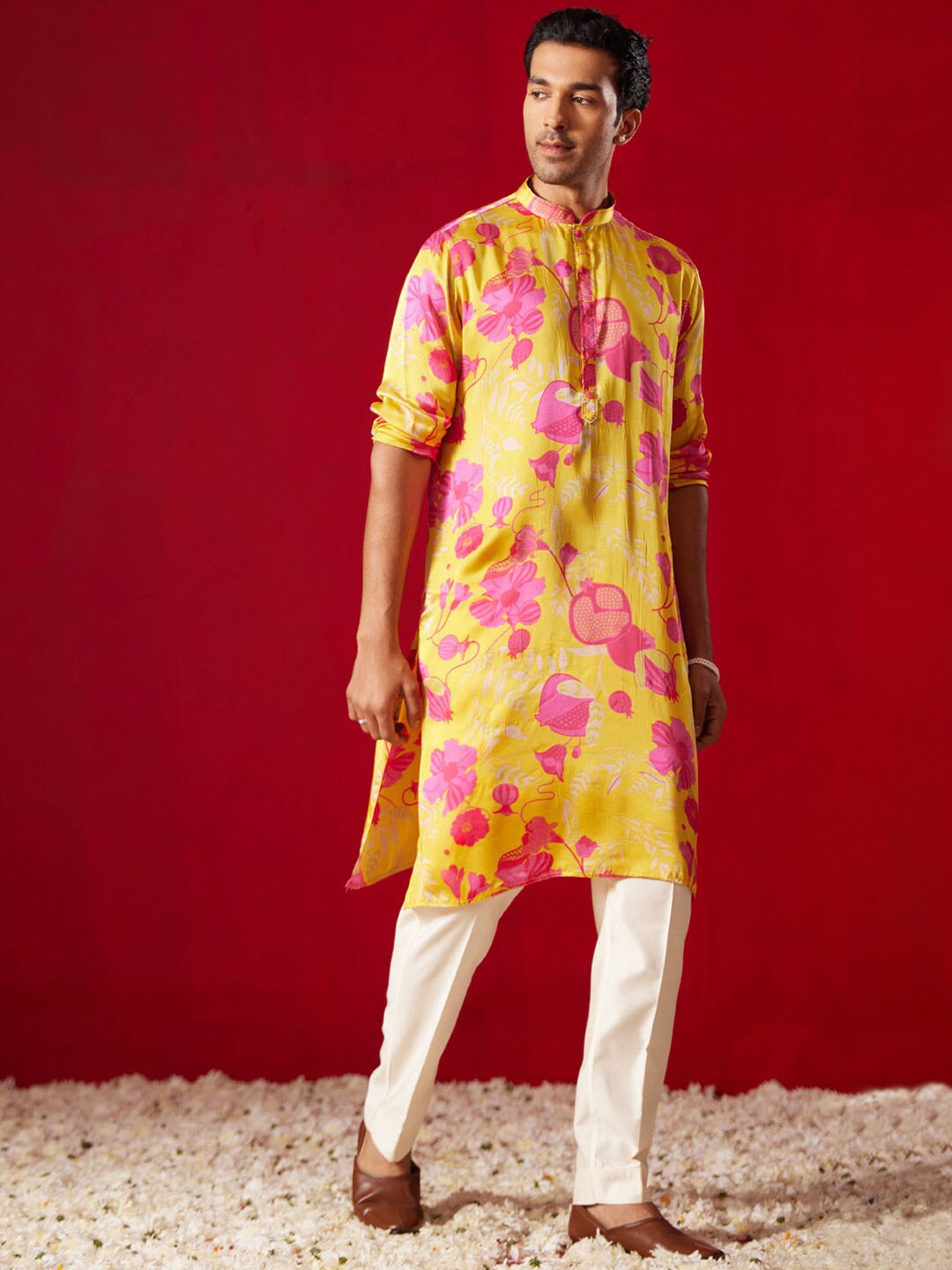 

VASTRAMAY Floral Printed Regular Kurta with Pyjamas, Yellow