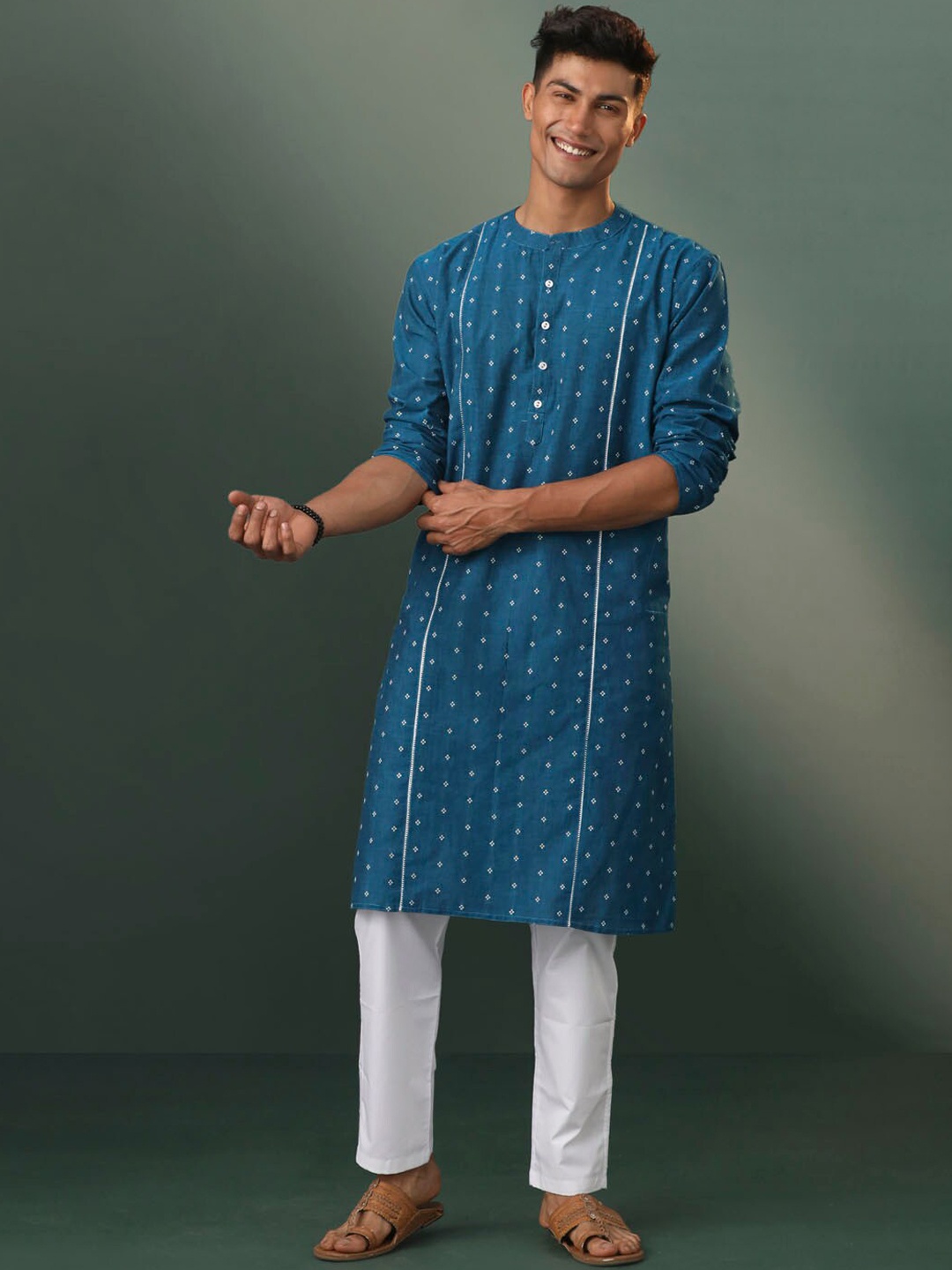 

VASTRAMAY Ethnic Motifs Woven Design Band Collar Long Sleeves Kurta with Pyjamas, Turquoise blue