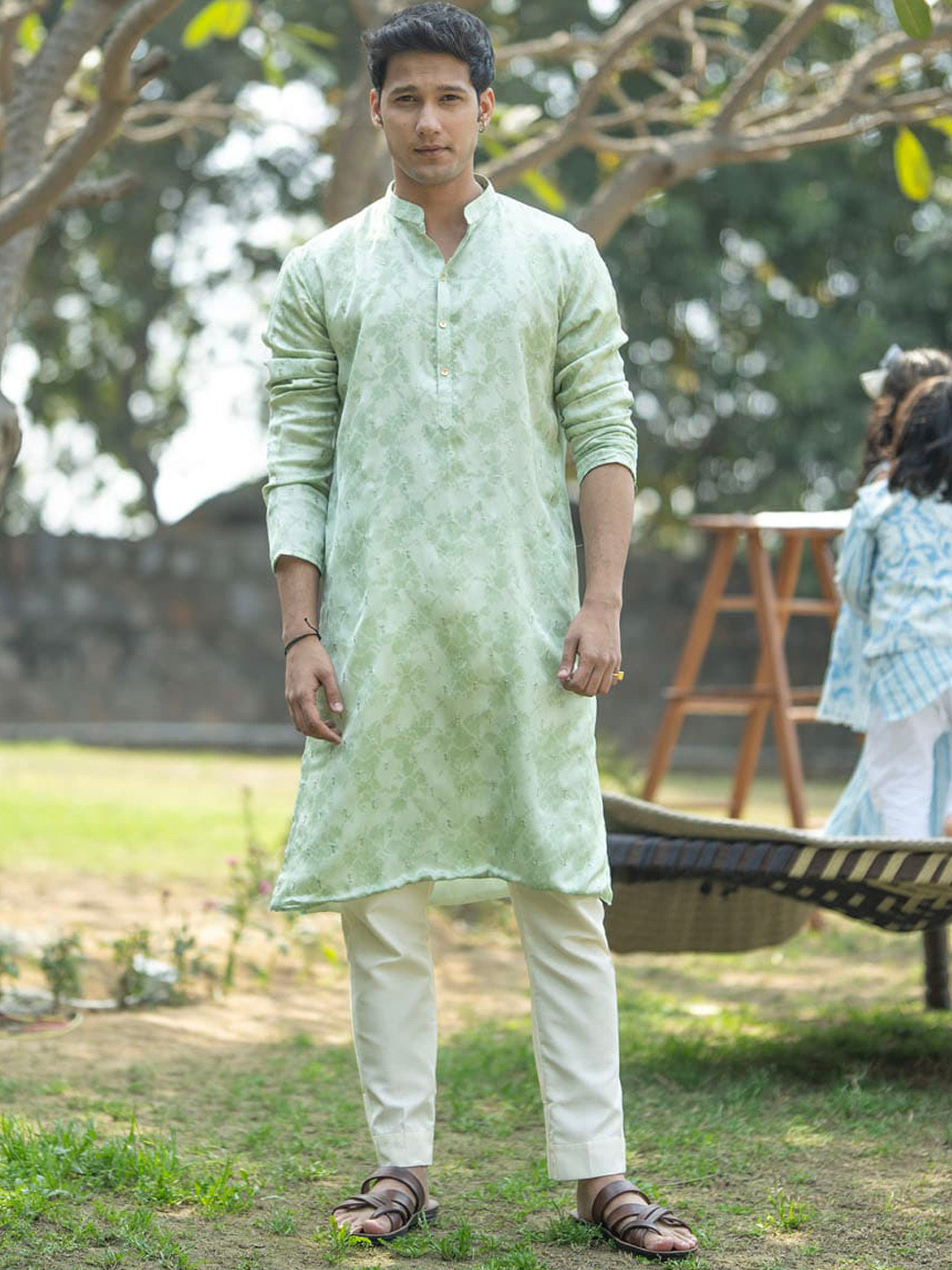 

VASTRAMAY Floral Printed Straight Kurta With Pyjama, Green