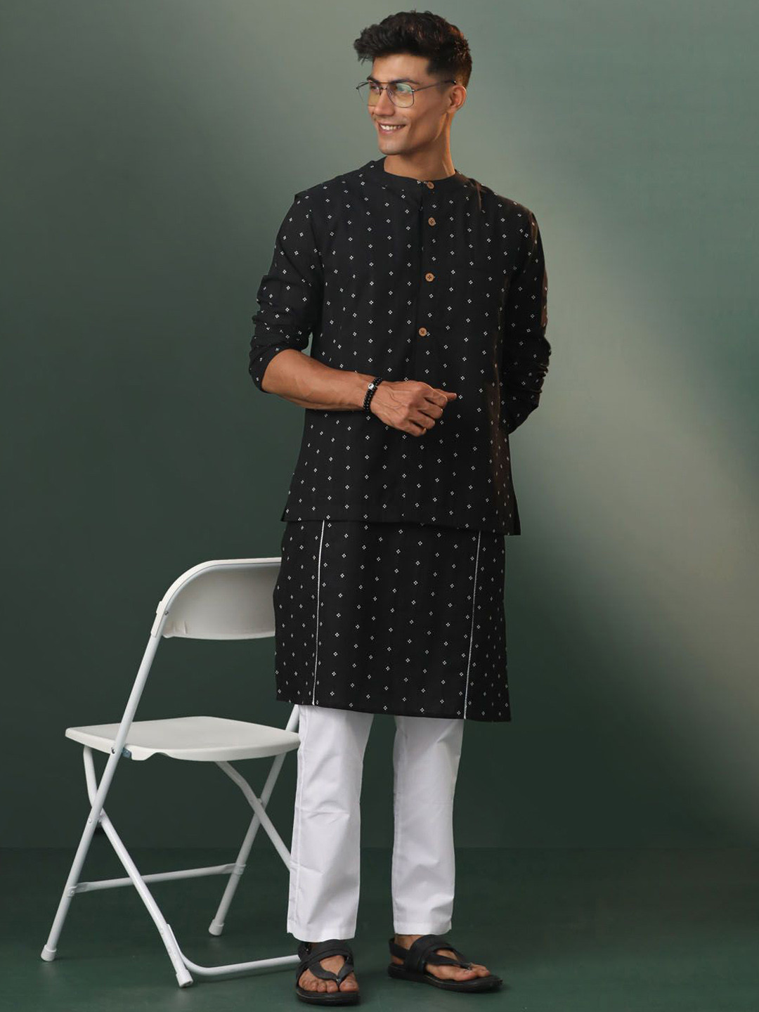 

VASTRAMAY Ethnic Motifs Printed Pure Cotton Straight Kurta With Trousers With Jacket, Black