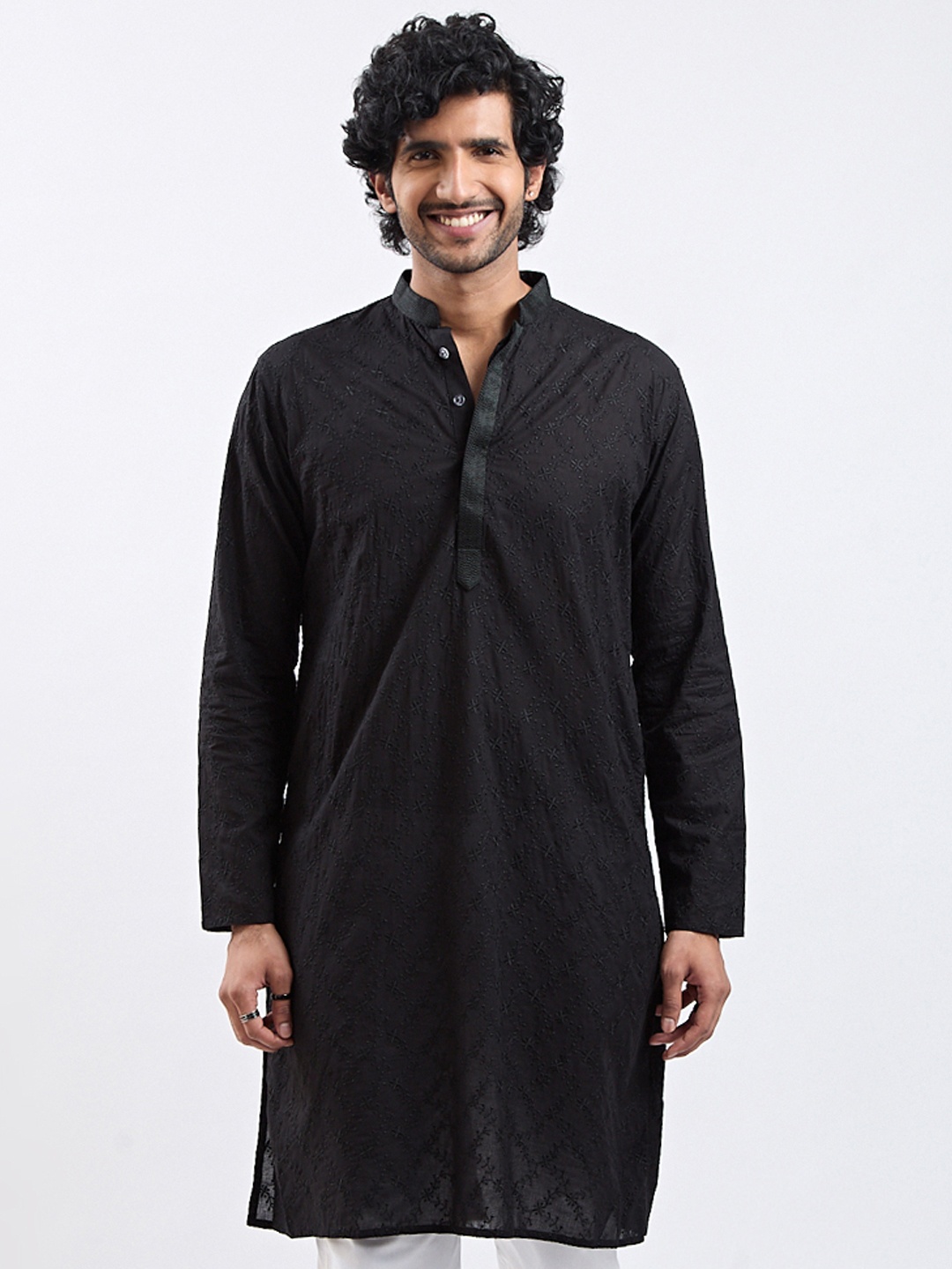 

VASTRAMAY Floral Embroidered Mandarin Collar Thread Work Straight Kurta, Black