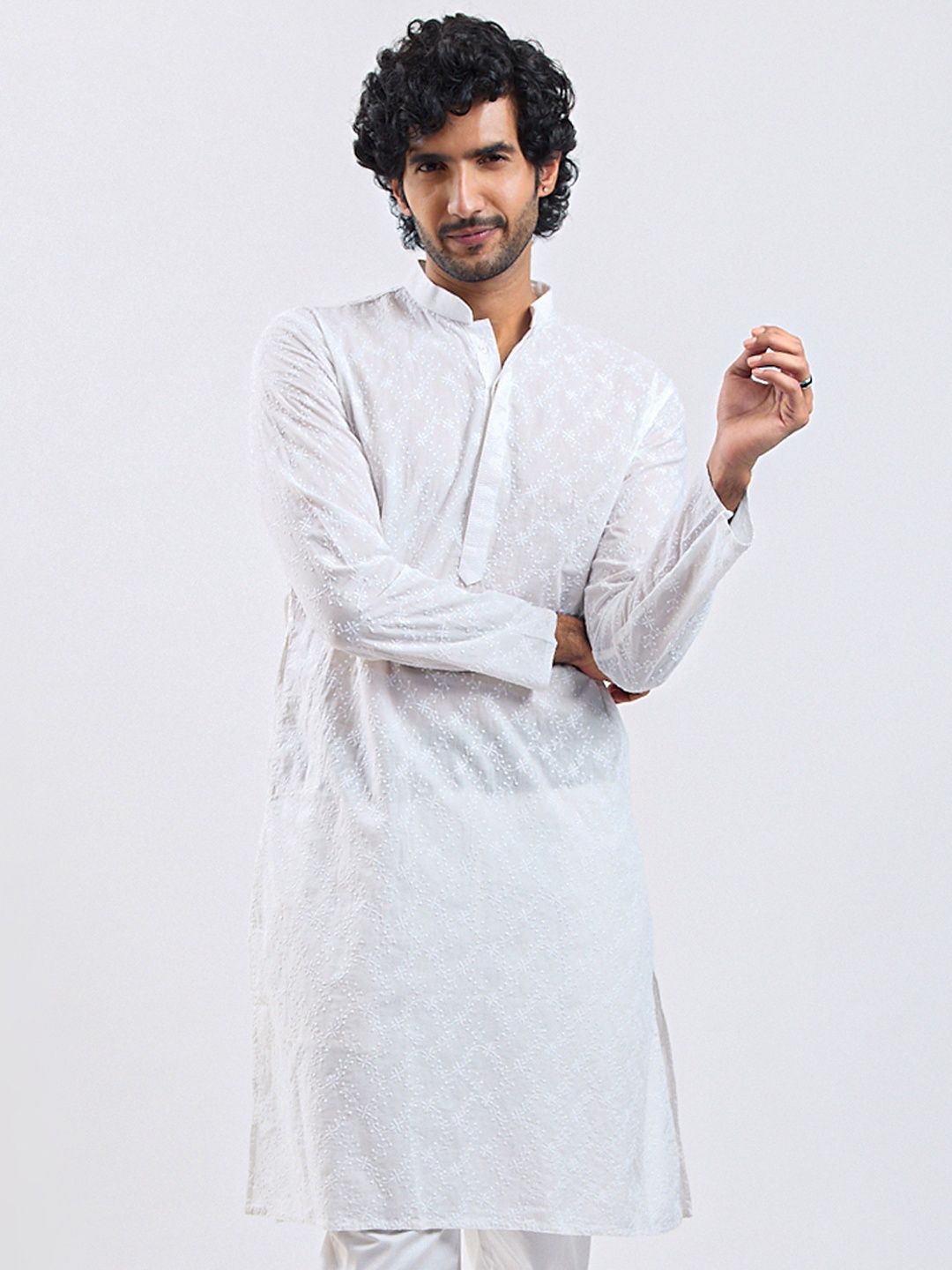 

VASTRAMAY Embroidered Mandarin Collar Straight Kurta, White