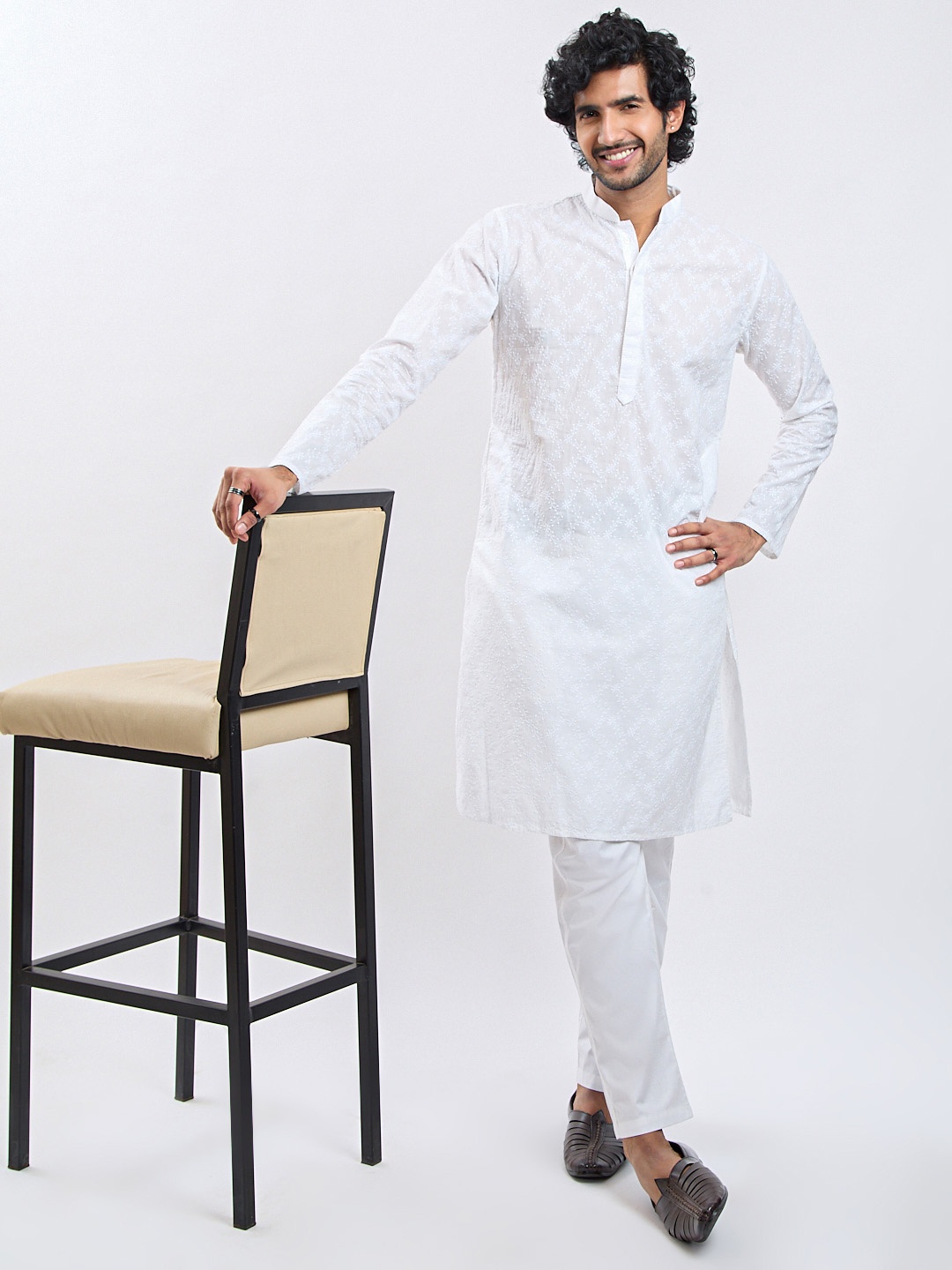 

VASTRAMAY Floral Embroidered Thread Work Straight Kurta With Pyjama, White