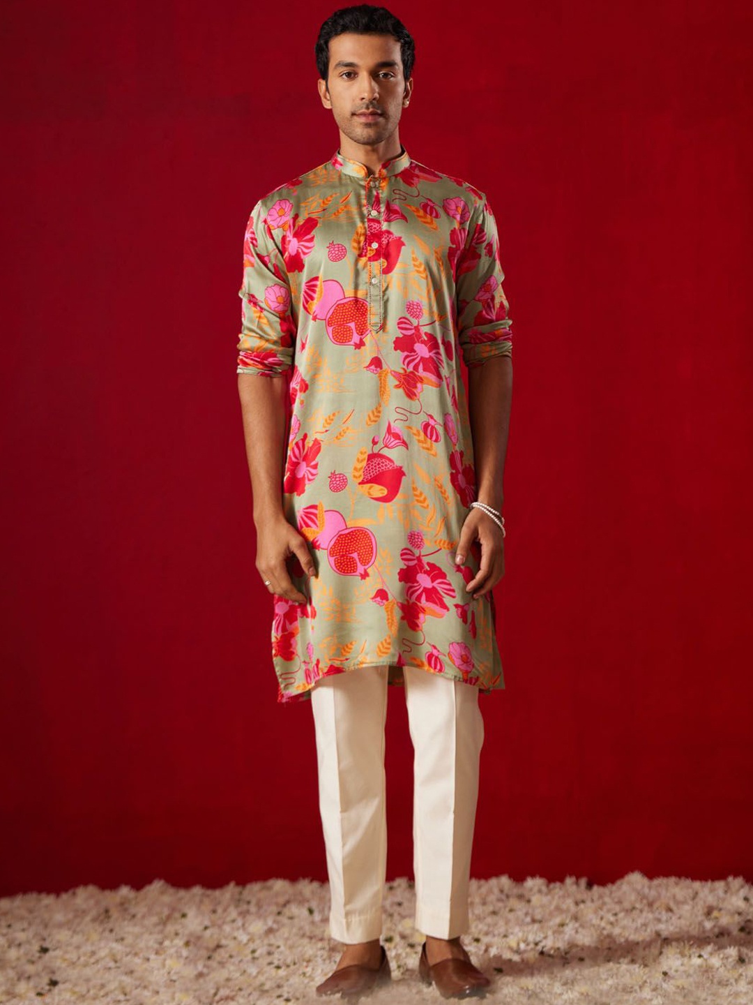 VASTRAMAY Floral Printed Straight Kurta With Pyjama, Olive