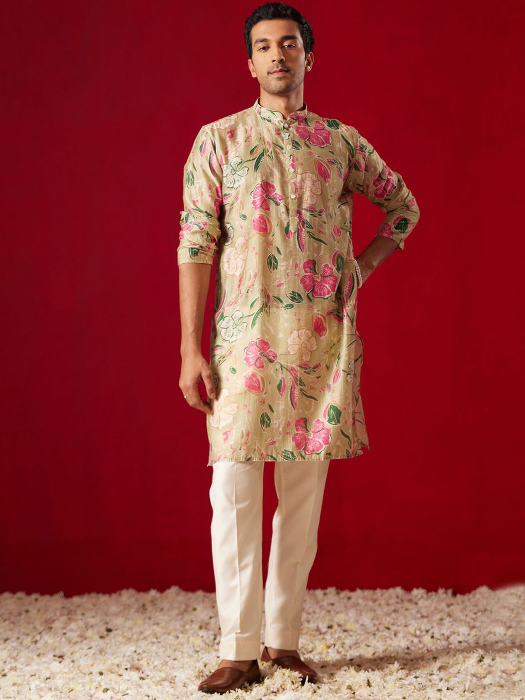 

VASTRAMAY Floral Printed Straight Kurta With Trousers, Brown