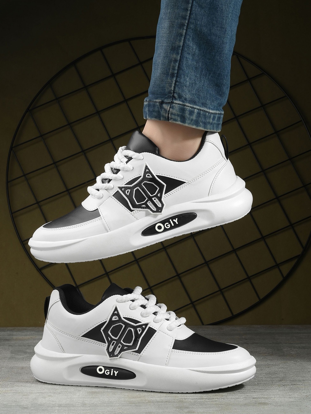 

Kook N Keech Men Colourblocked PU Sneakers, White