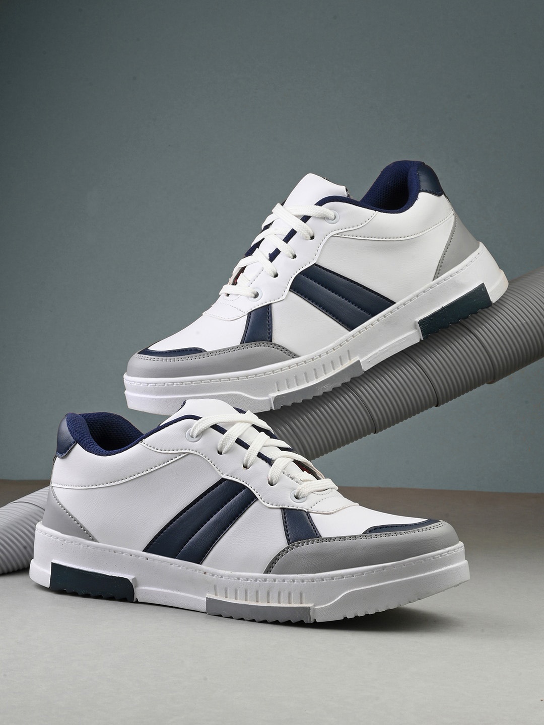 

Kook N Keech Men Colourblocked PU Sneakers, White