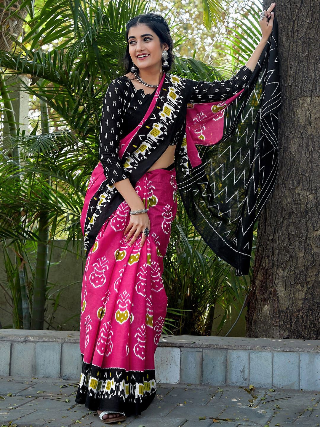 

Satrani Ethnic Motifs Saree, Pink