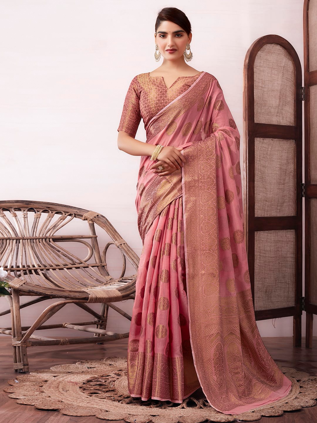 

Satrani Woven Design Zari Silk Cotton Banarasi Saree With Blouse Piece, Pink