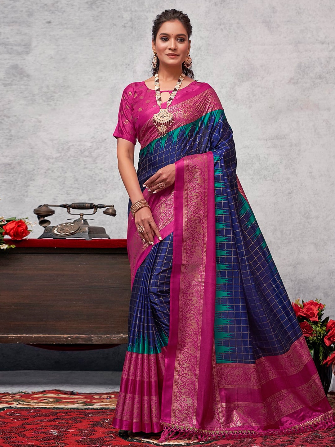 

Satrani Checked Zari Art Silk Saree With Blouse Piece, Navy blue