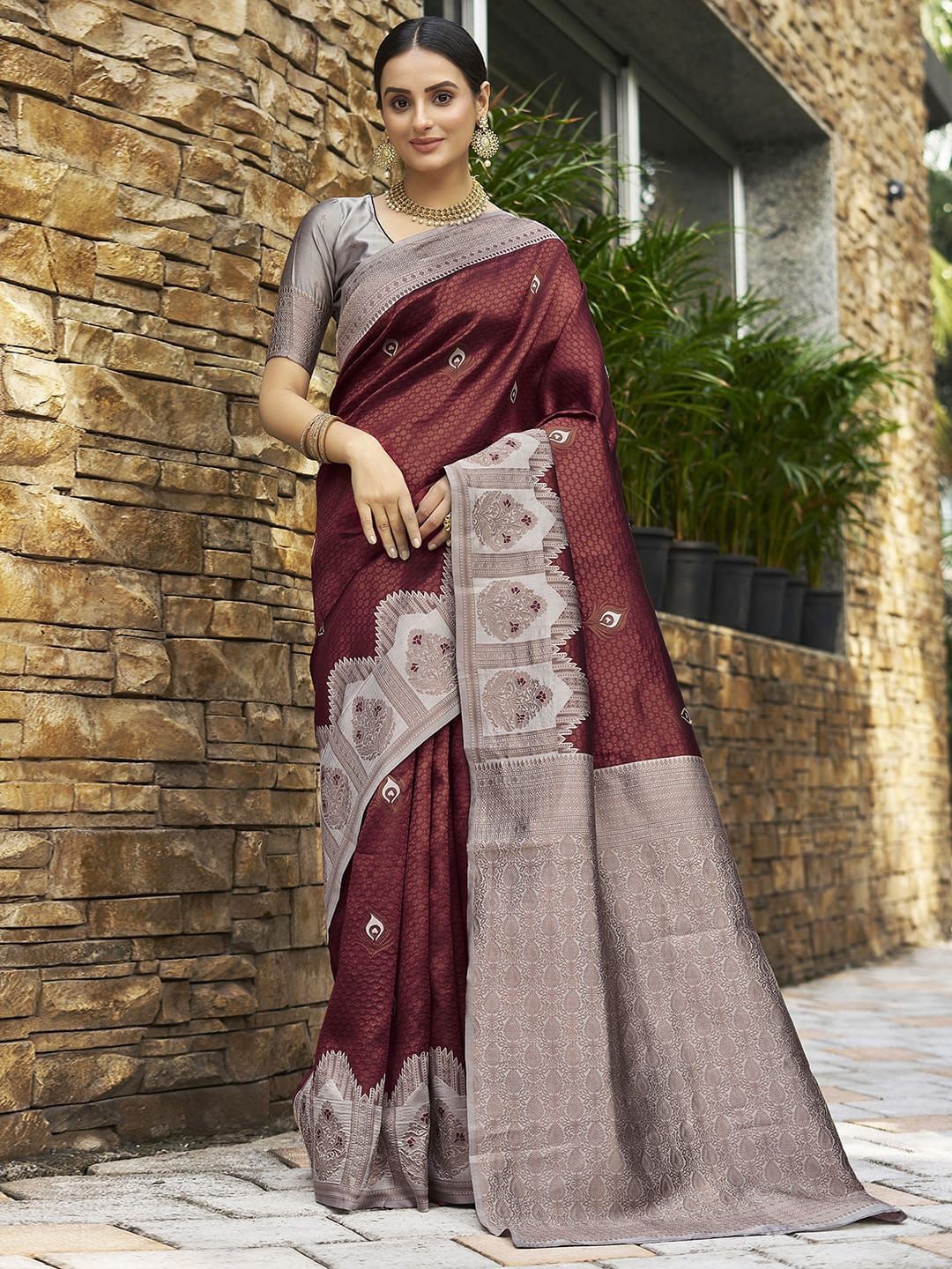 

Satrani Woven Design Zari Art Silk Banarasi Saree, Maroon