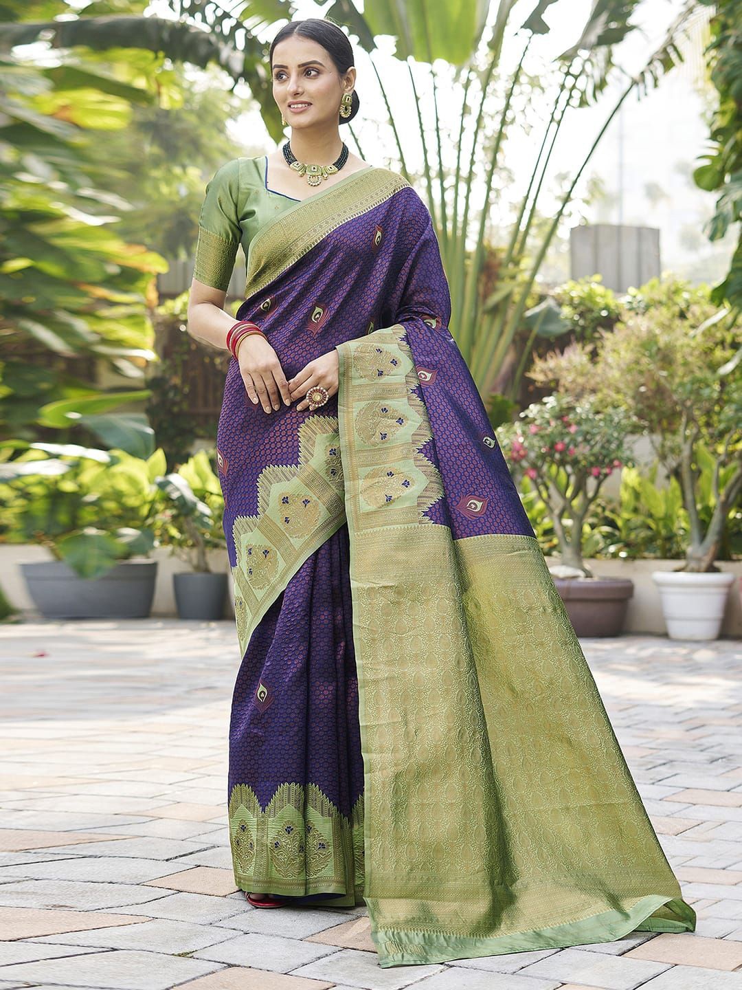 

Satrani Woven Design Art Silk Banarasi Saree, Navy blue