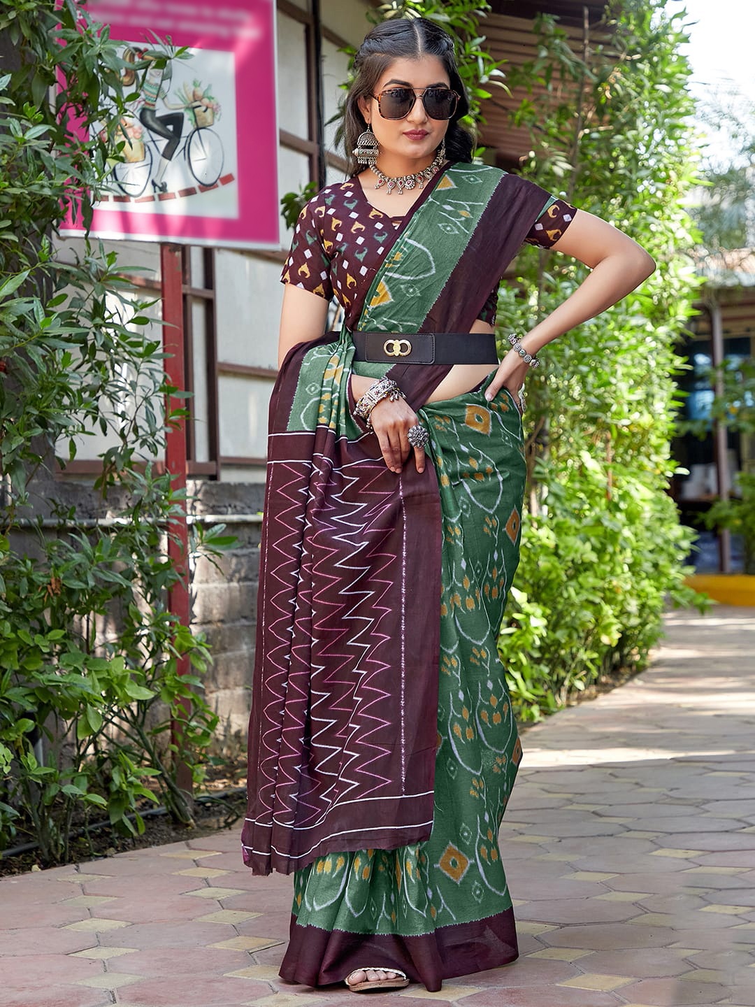 

Satrani Ethnic Motifs Saree, Green