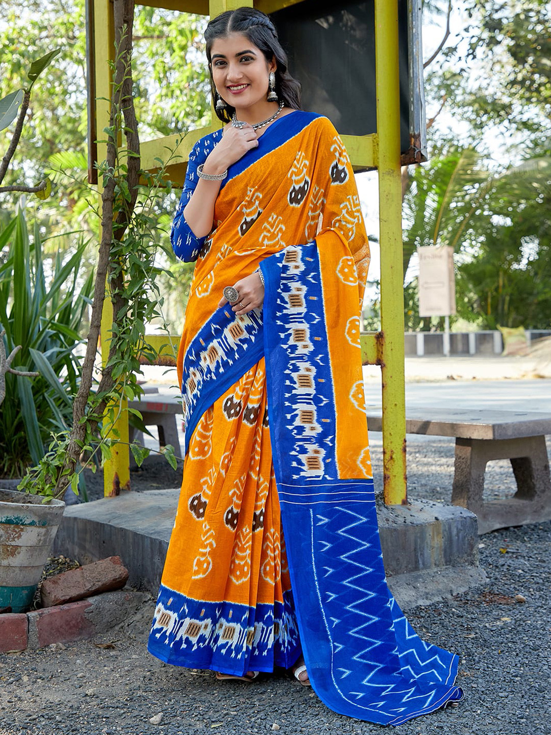 

Satrani Abstract Printed Saree, Yellow