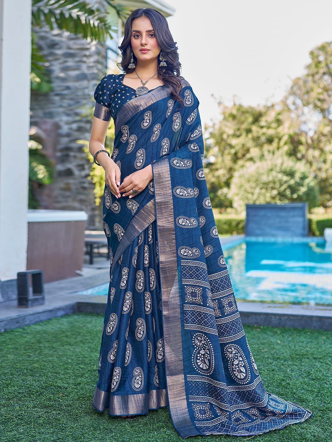 

Satrani Paisley Zari Silk Blend Saree, Navy blue