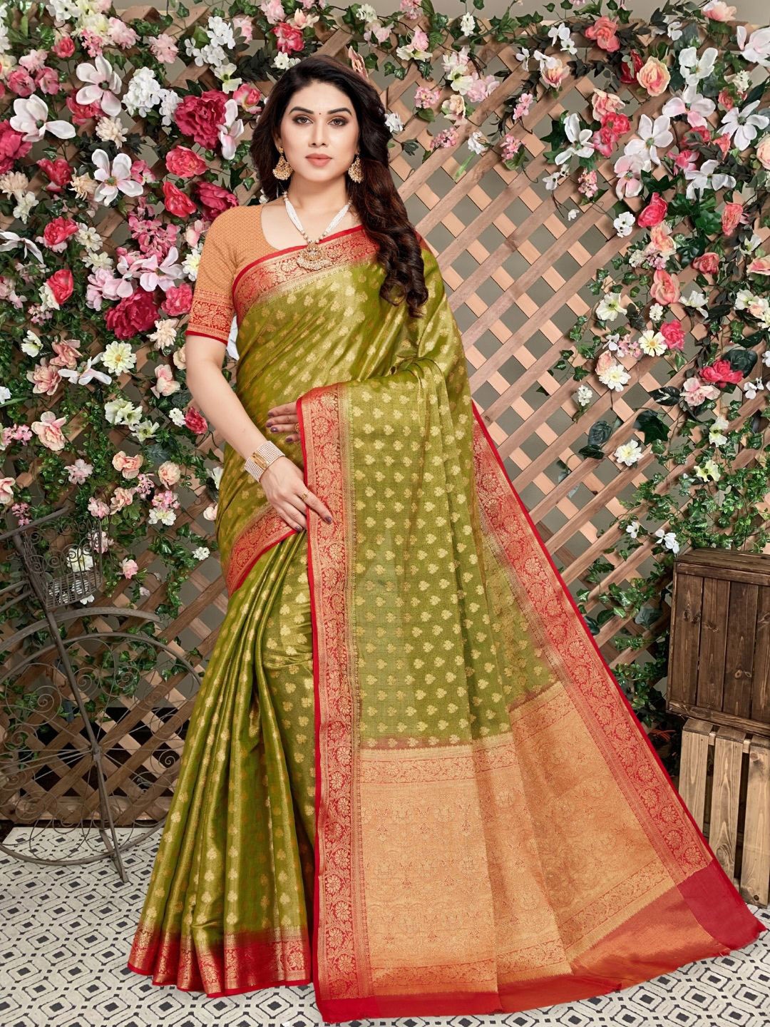 

Mitera Ethnic Motifs Zari Kanjeevaram Saree, Green