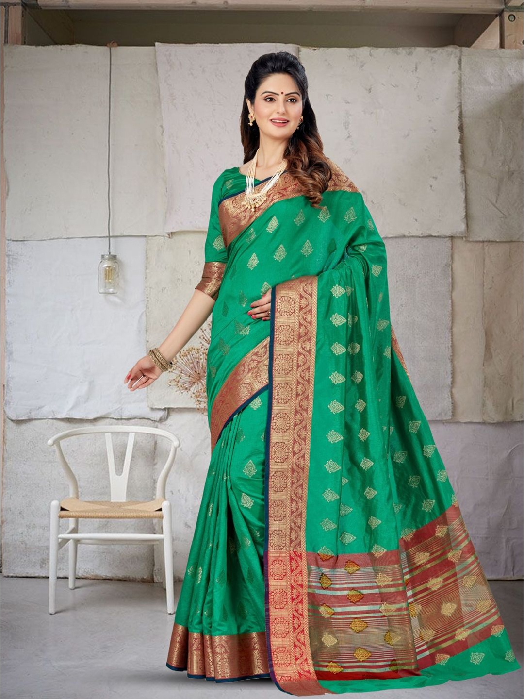

Mitera Ethnic Motifs Zari Silk Blend Kanjeevaram Saree, Green