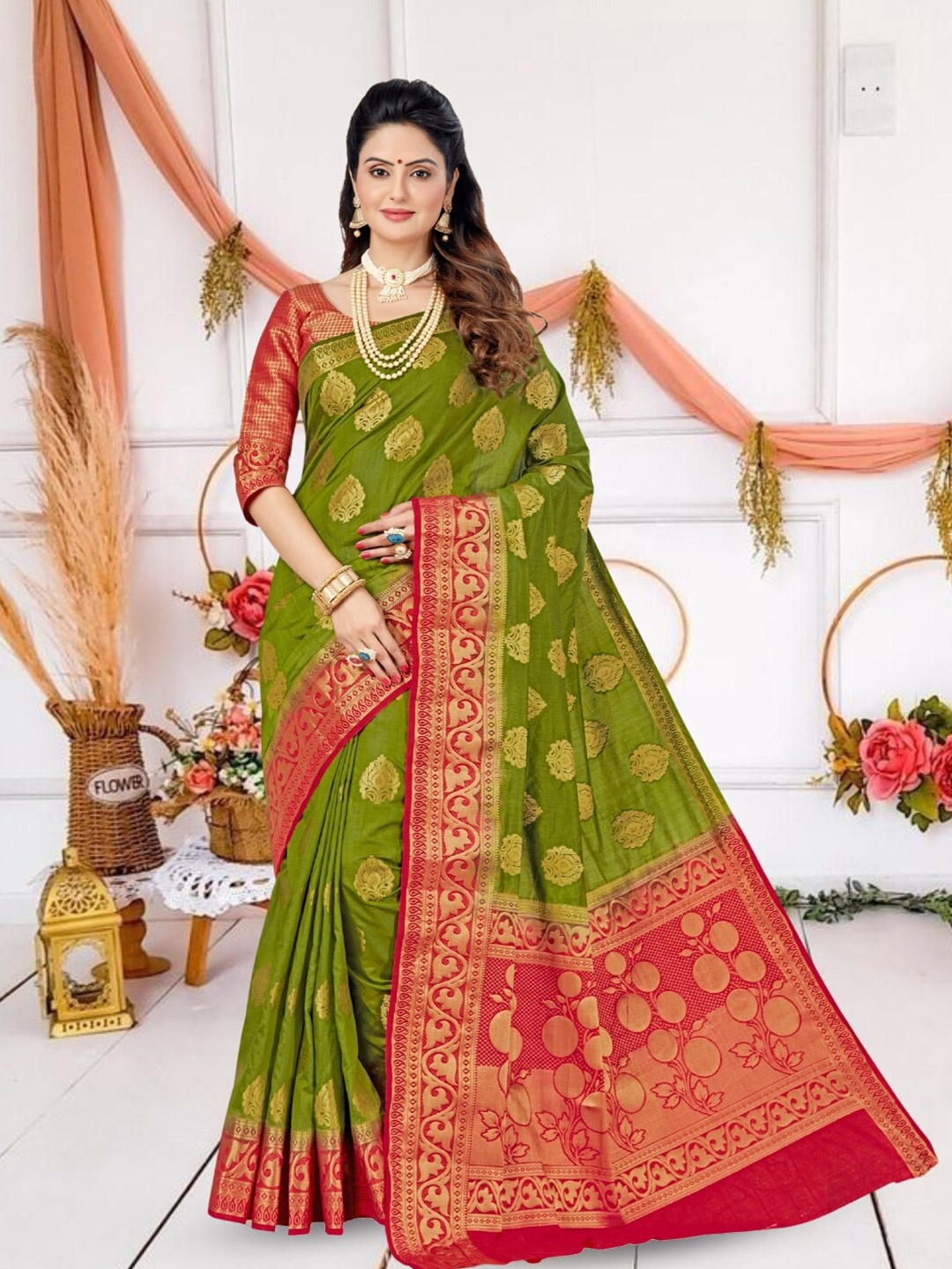 

Mitera Ethnic Motifs Zari Silk Blend Kanjeevaram Saree, Green