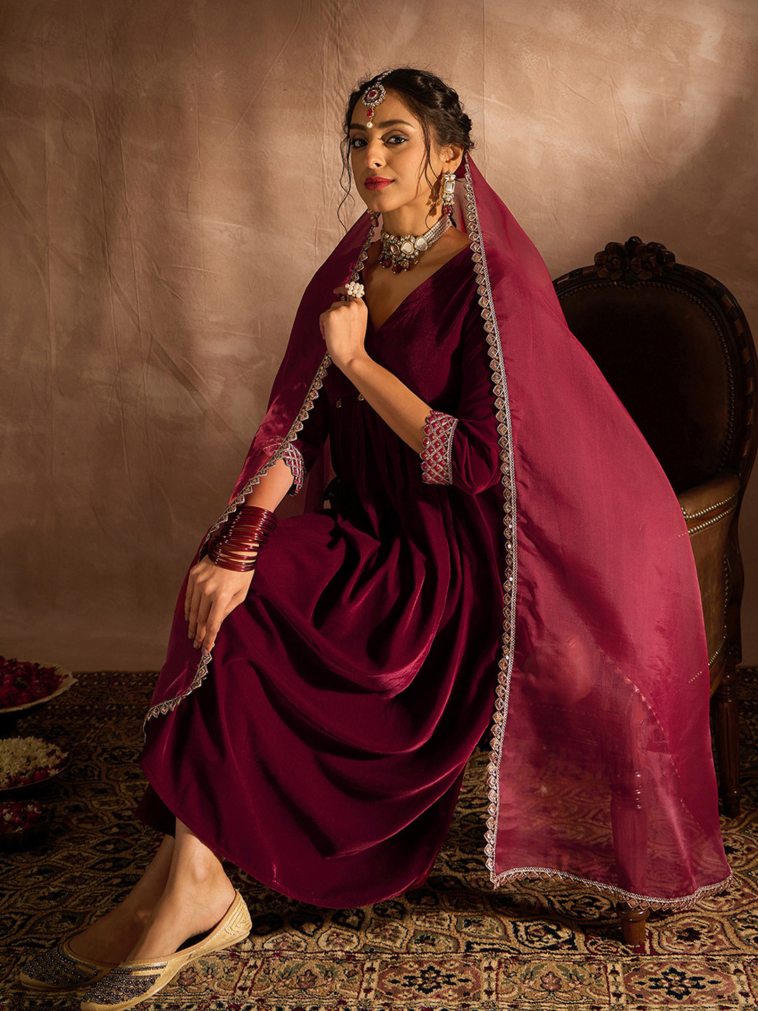 

Indo Era Women Empire Thread Work Velvet Kurta with Trousers & With Dupatta, Maroon