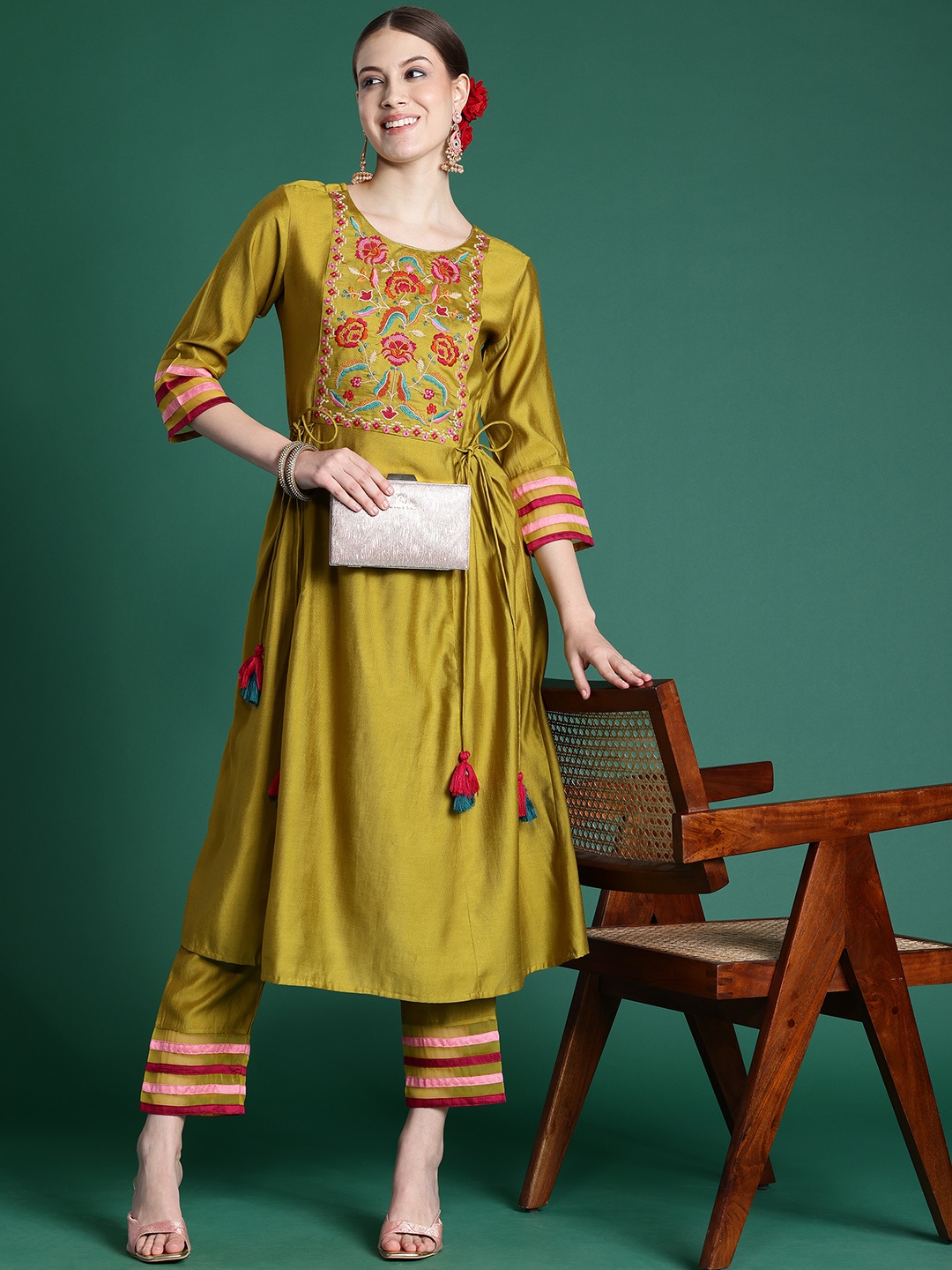 

Indo Era Floral Yoke Design Thread Work Liva Kurta With Trousers, Olive