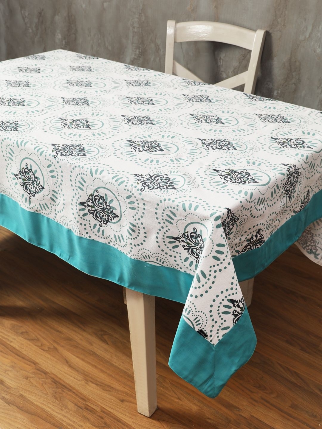 

Soumya White Ethnic Motifs Printed Cotton 6-Seater Table Cover