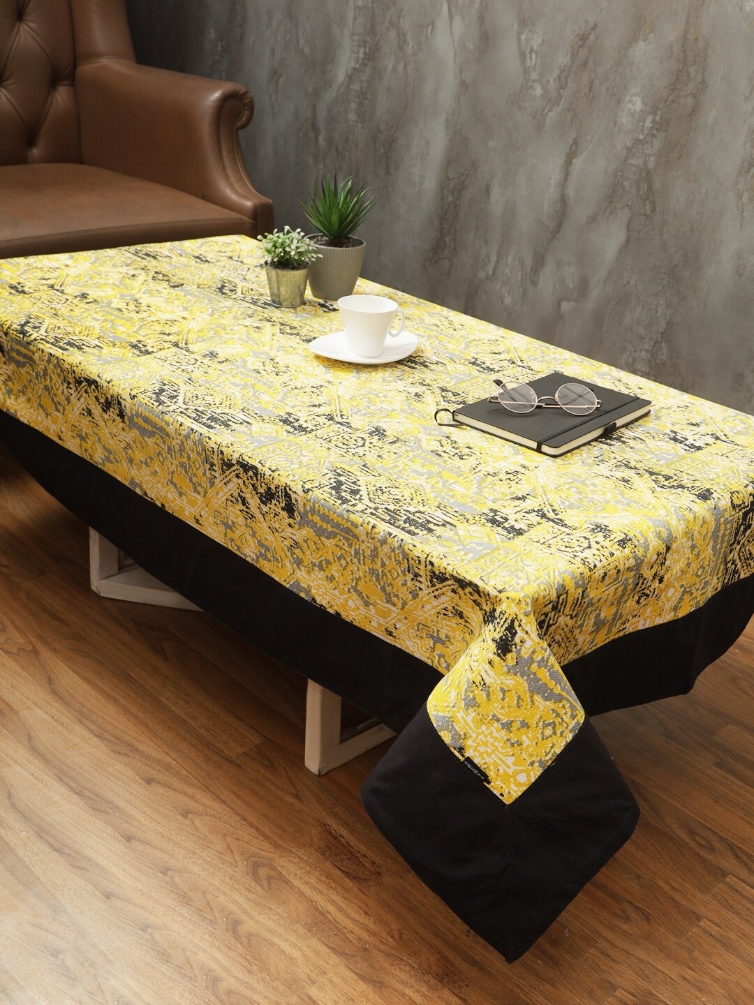 

Soumya Yellow Ethnic Motifs Printed Cotton 2-Seater Table Cover