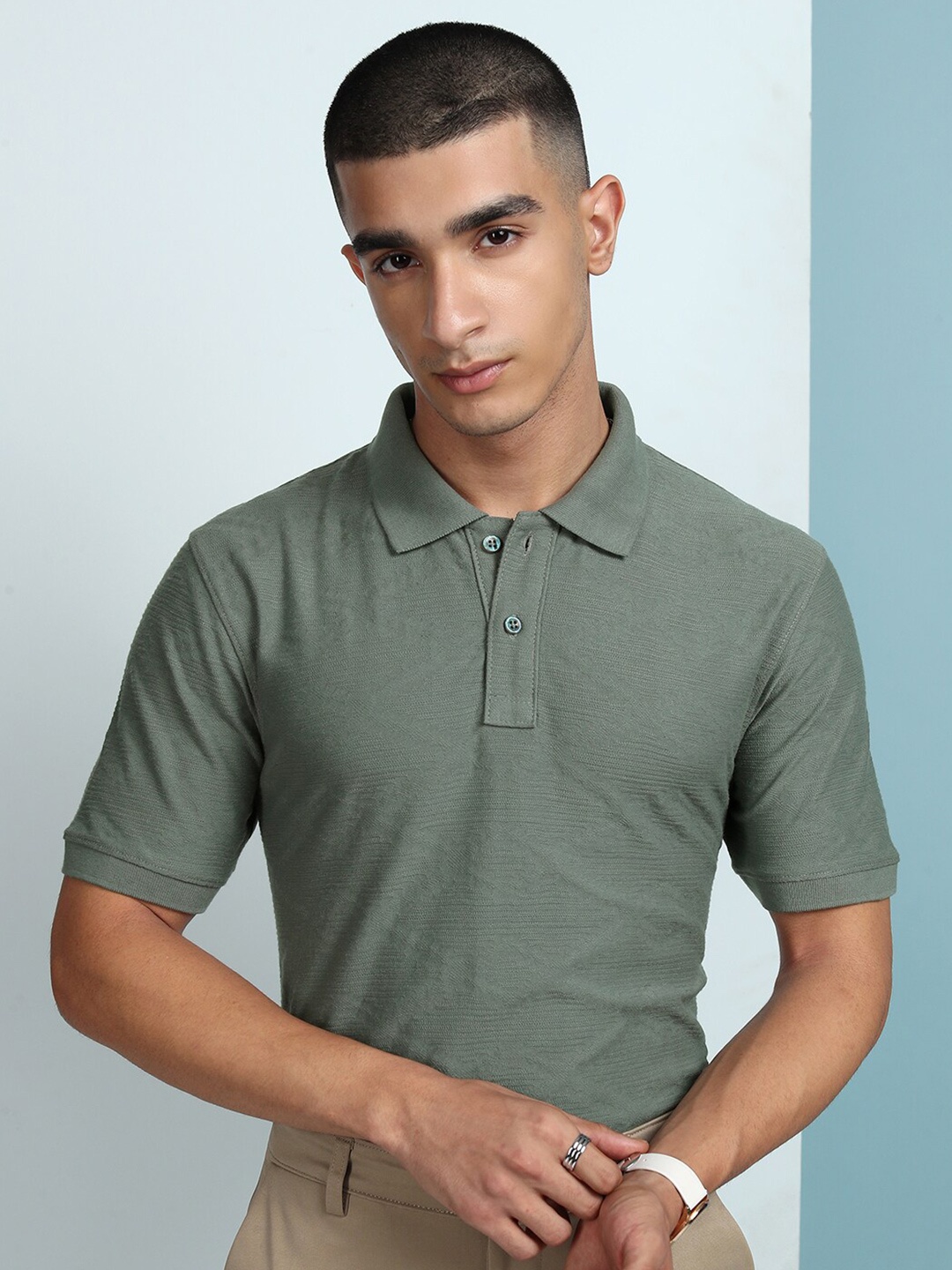 

HIGHLANDER Men Solid Short Sleeves Polo Collar T-shirt, Olive