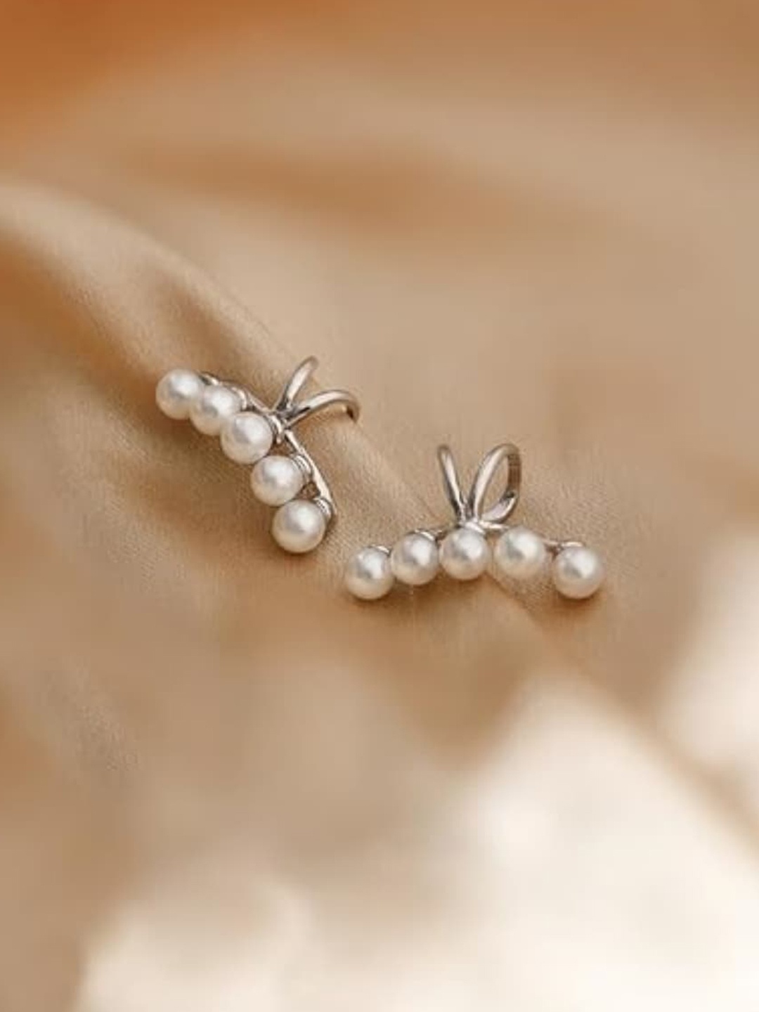 

EL REGALO Contemporary Studs Earrings, Silver