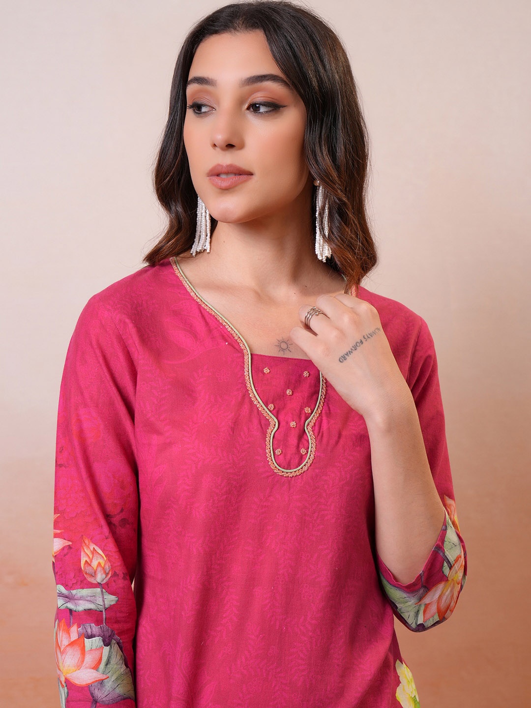 

Vishudh Red Floral Printed Beads and Stones Kurta