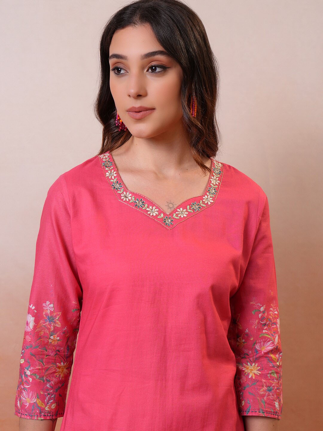

Vishudh Pink Floral Embroidered Thread Work Kurta