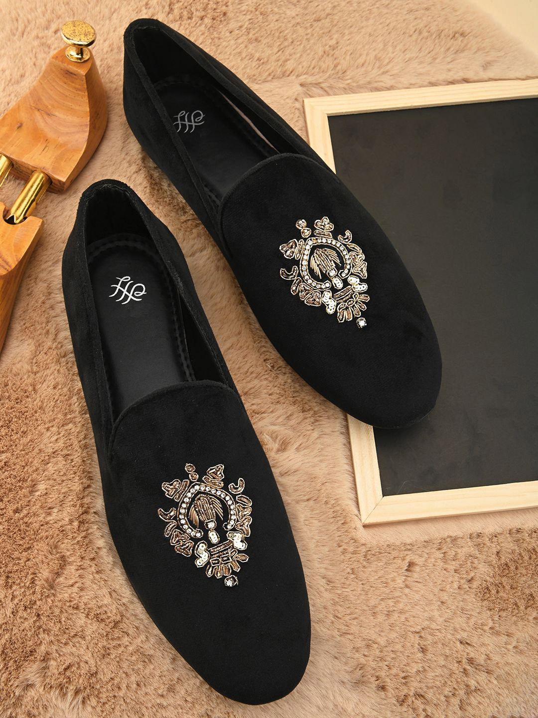 

House of Pataudi Men Embellished Loafers, Black